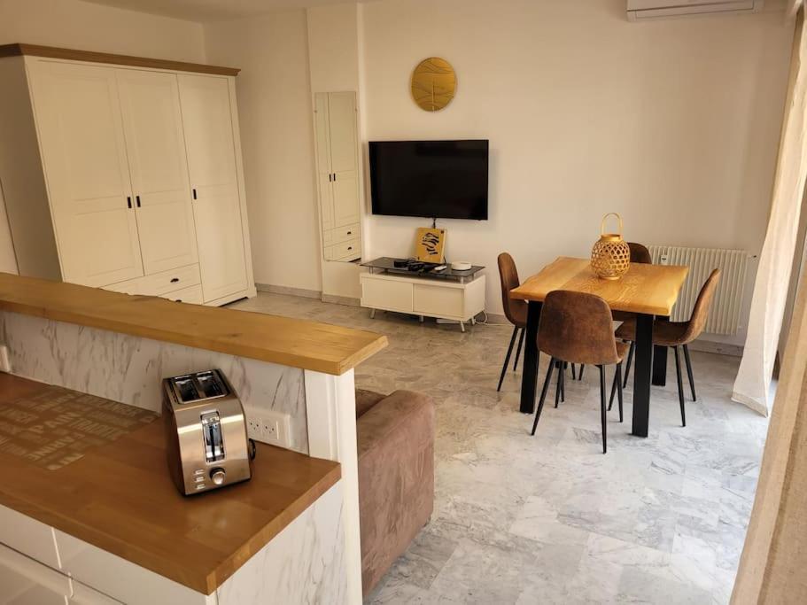 Studio Entre Plages Et Monaco Climatise Parking Roquebrune-Cap-Martin Exterior photo