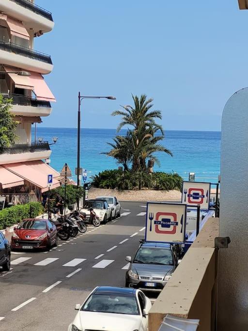 Studio Entre Plages Et Monaco Climatise Parking Roquebrune-Cap-Martin Exterior photo